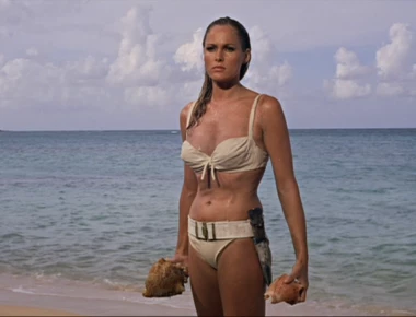 Ούρσουλα Άντρες : Το πρώτο κορίτσι του Τζέημς Μπόντ με την πολυτάραχη ζωή (εικόνες)